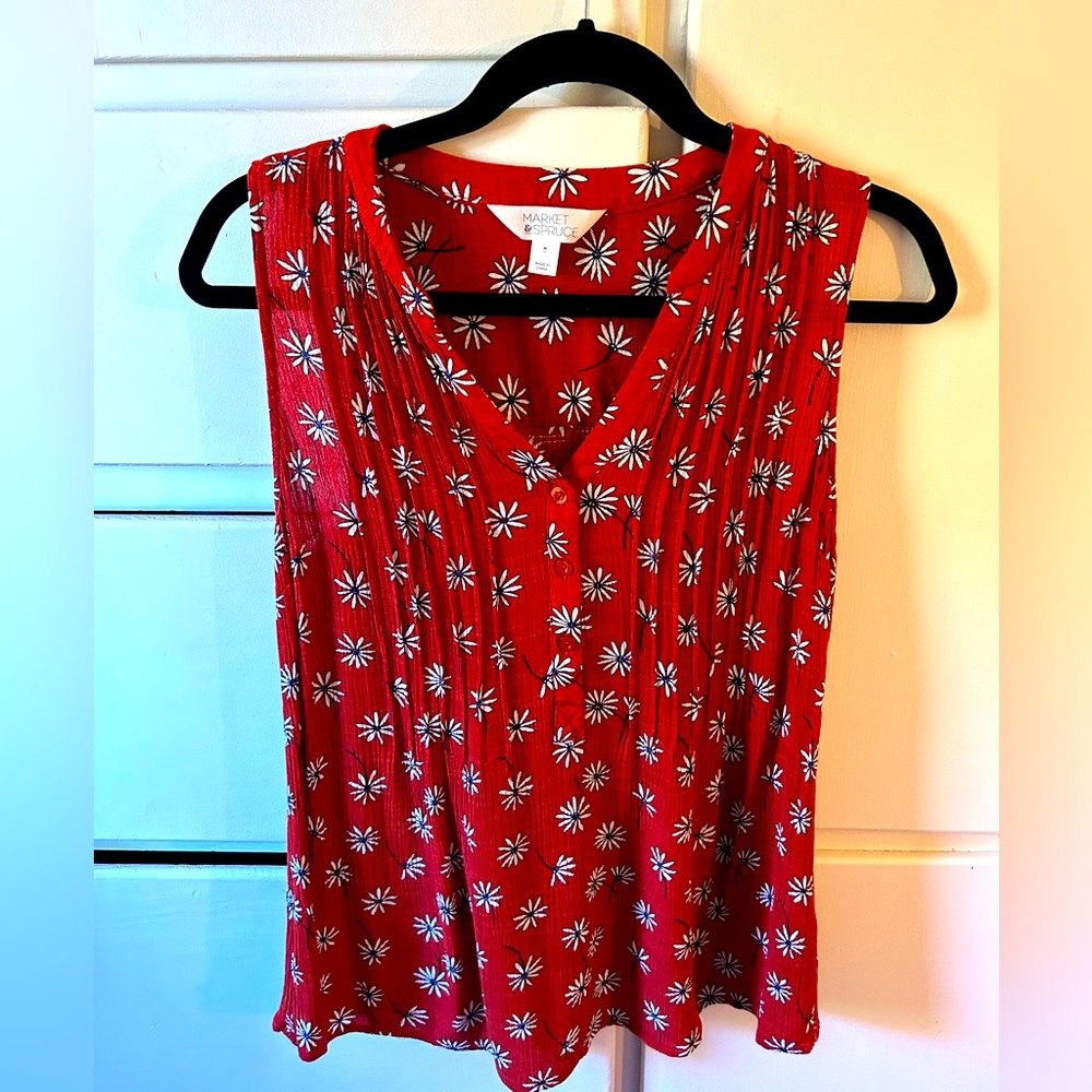 Red floral Market and Spruce Top. Medium!